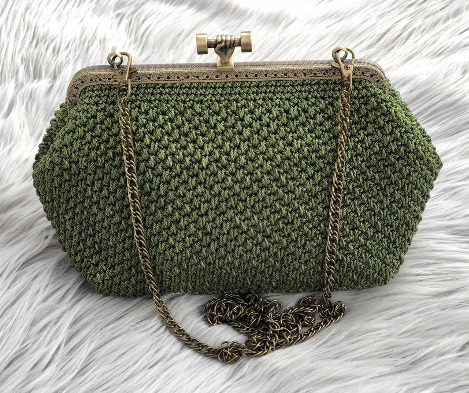 finished crochet clutch frame bag