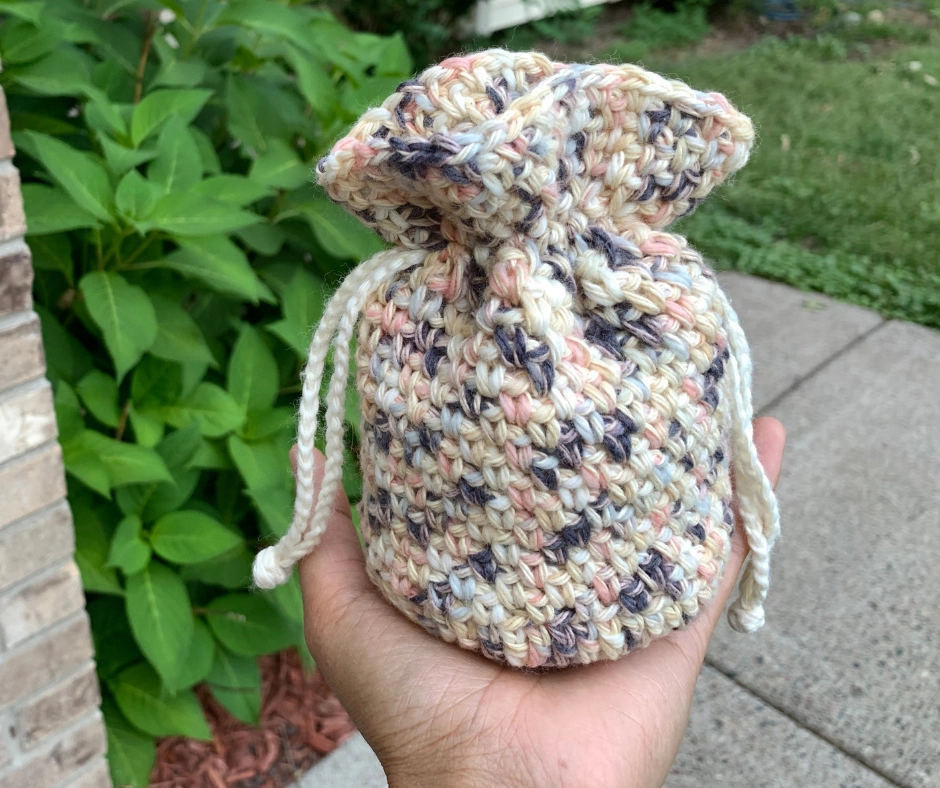 finished crochet mini drawstring bags