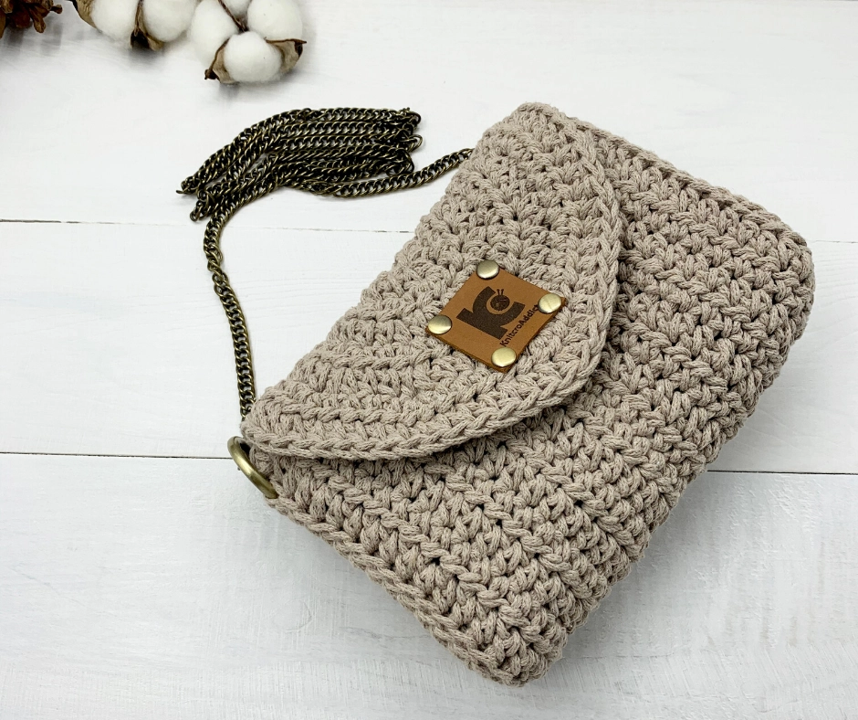 finished crochet purse